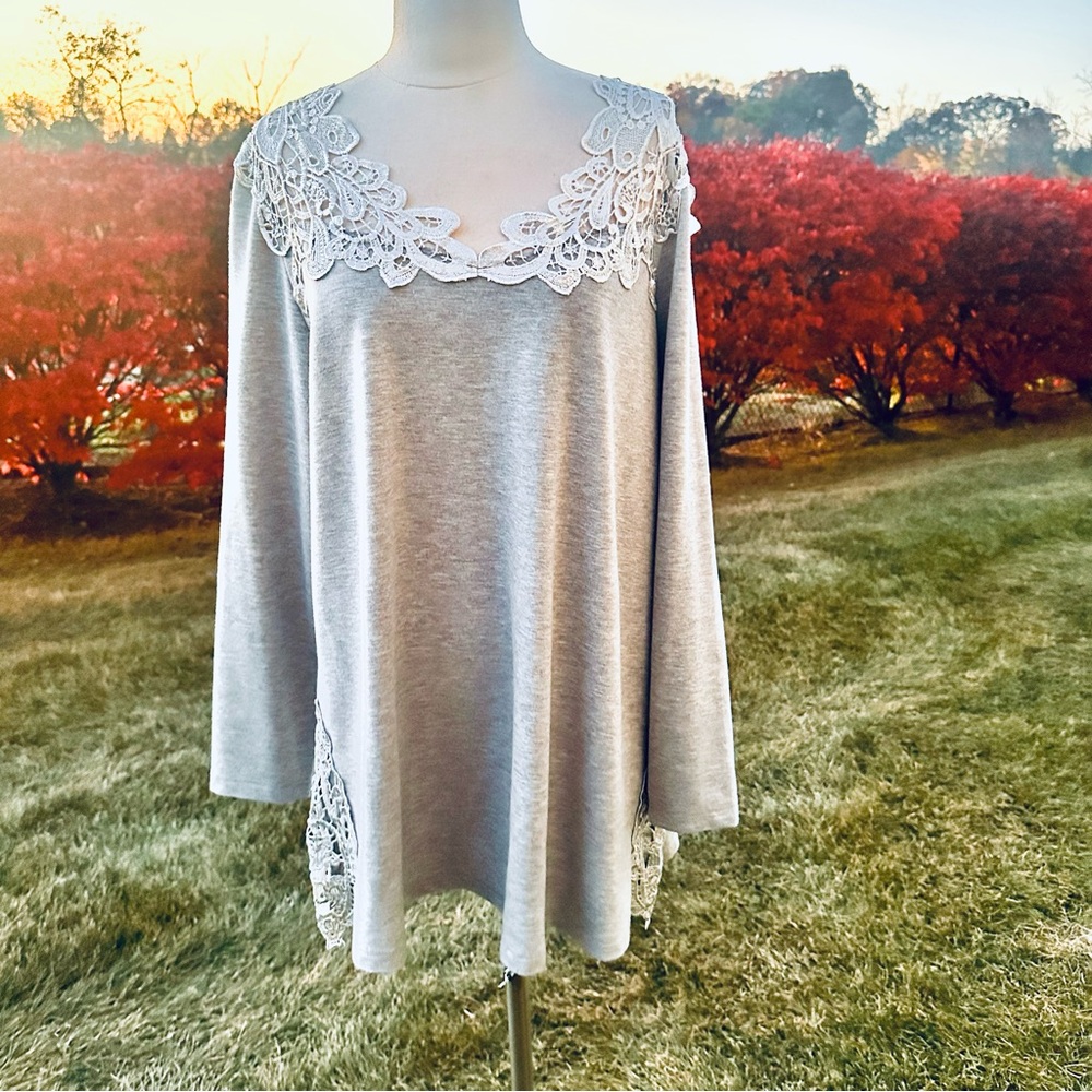 Joan Boyce Womens XL Gray Jersey Knit Blouse with Lace Trimming